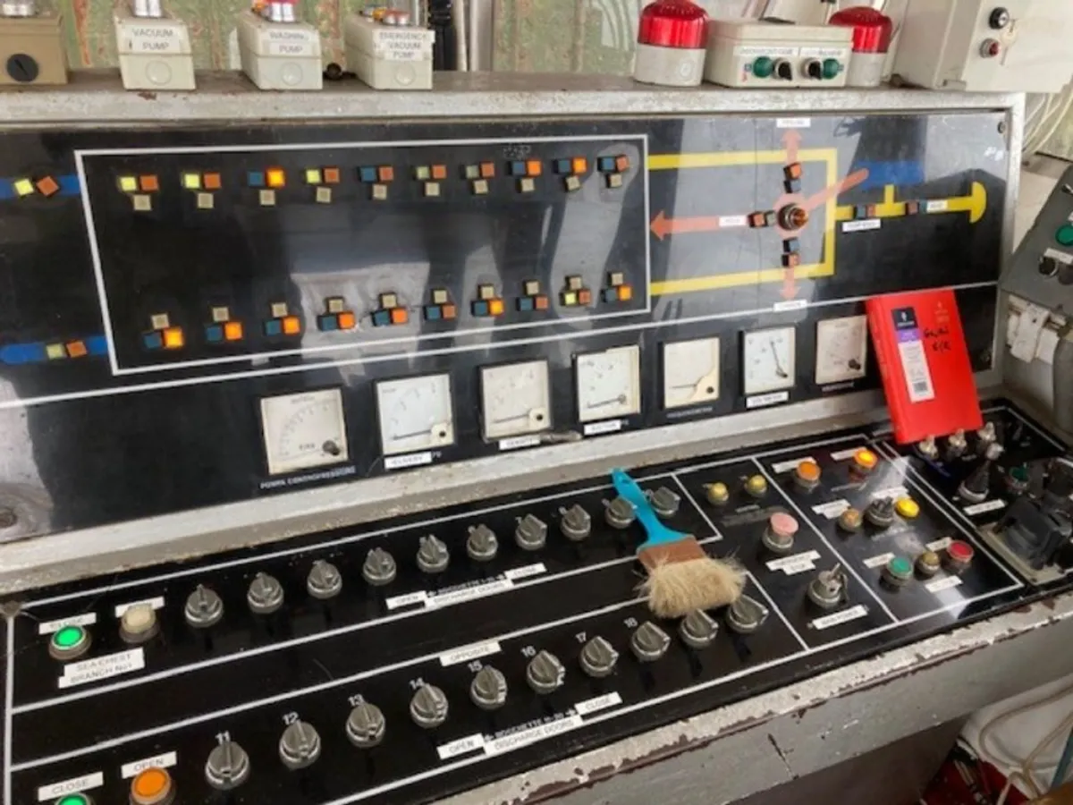 Kapal keruk untuk dijual