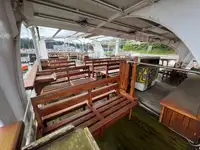 Kapal feri untuk dijual