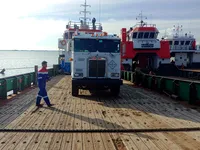 Kapal pendarat, tank untuk dijual