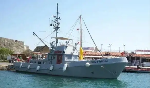 Kapal pemadam kebakaran untuk dijual