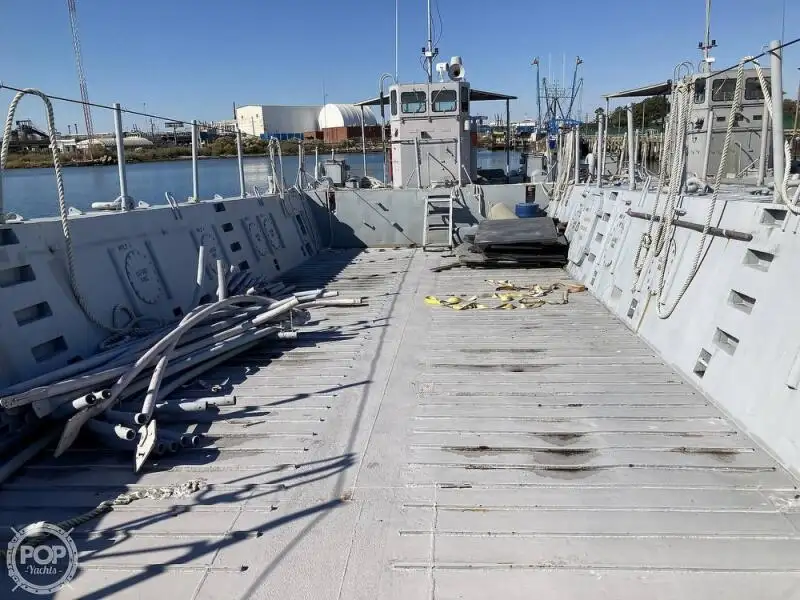 Kapal pendarat, tank untuk dijual