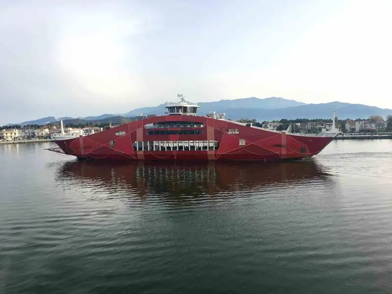 Kapal feri untuk dijual