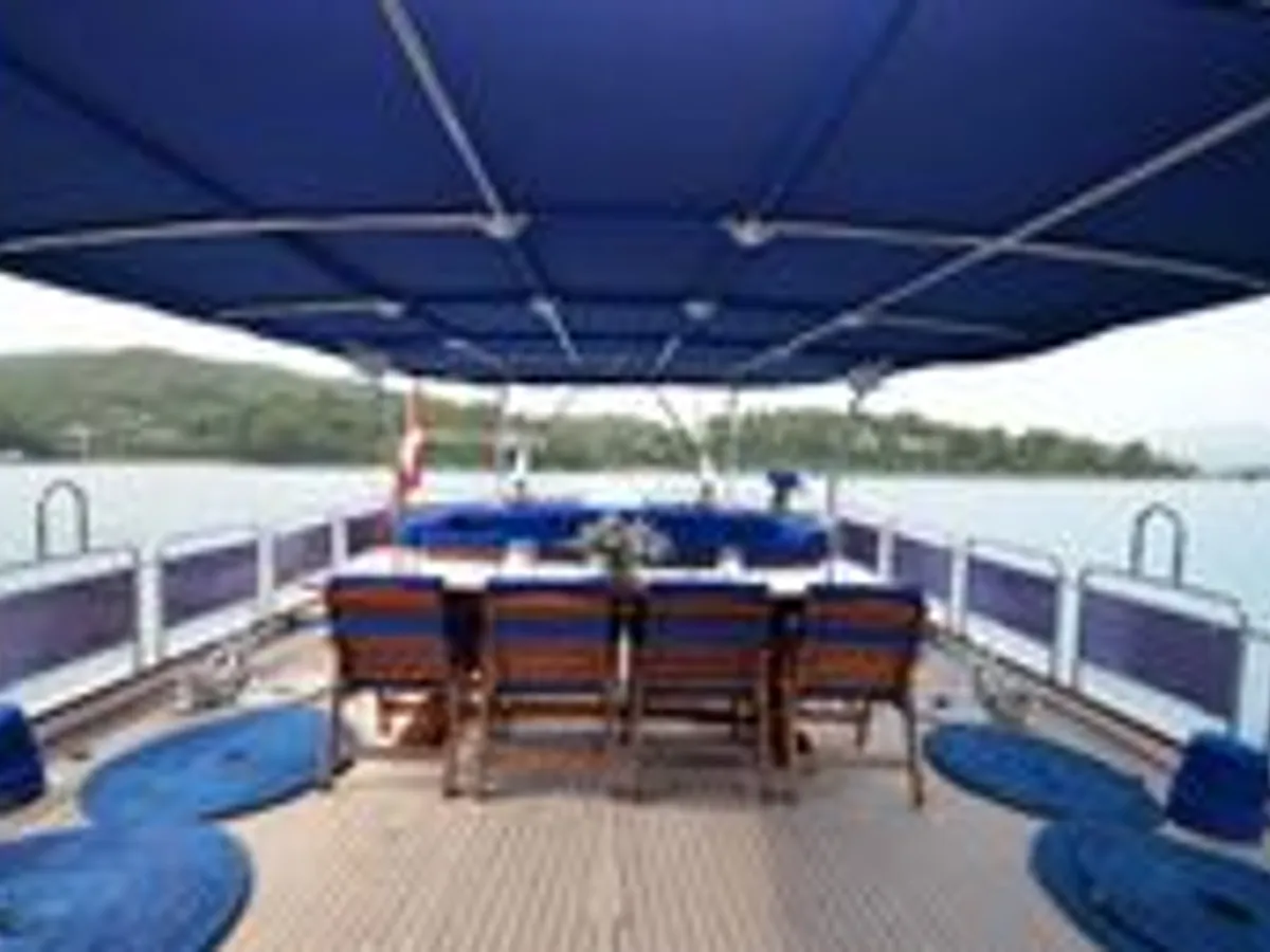 Yacht untuk dijual