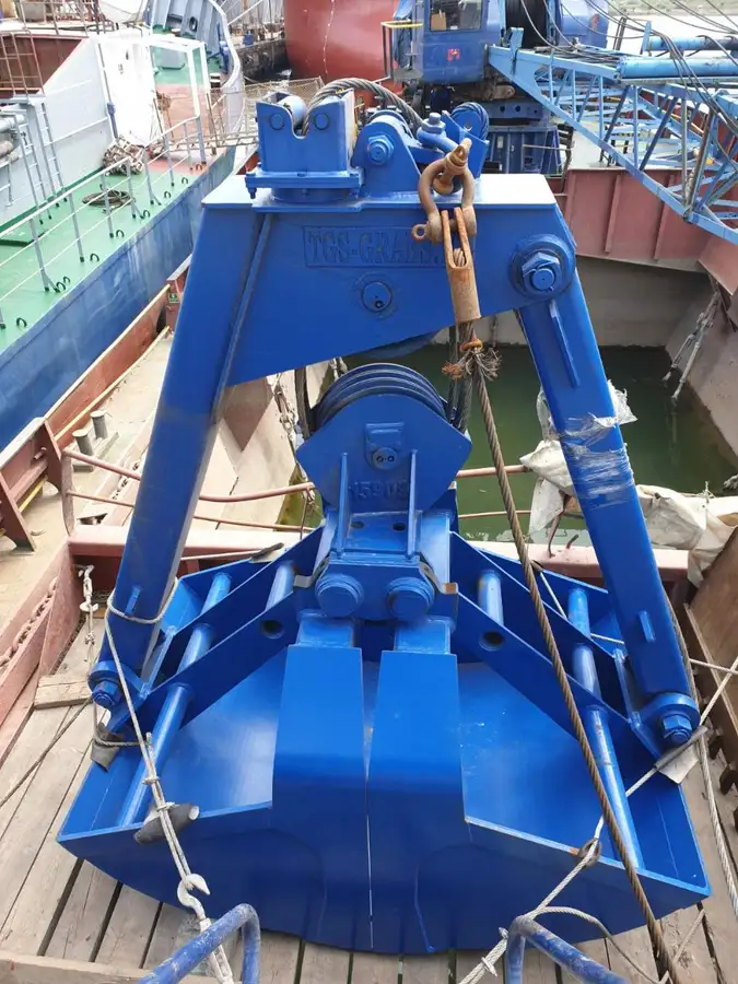 Kapal keruk untuk dijual