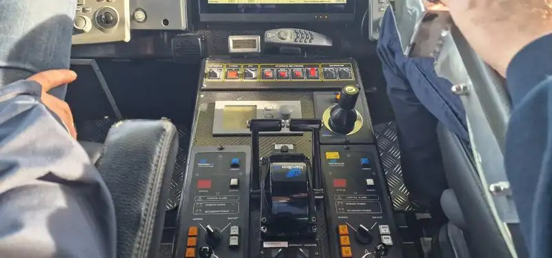 Kapal penyelamat untuk dijual
