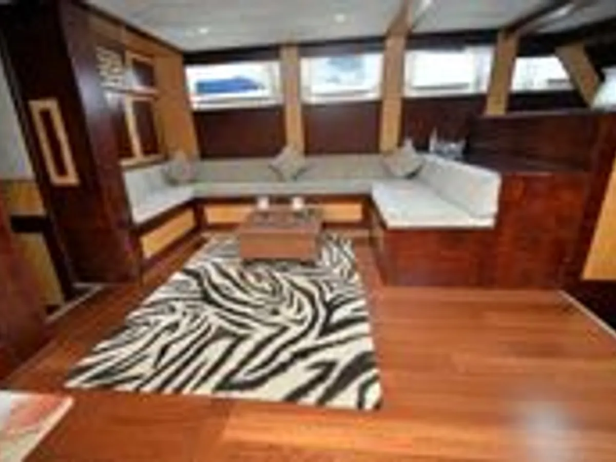 Yacht untuk dijual
