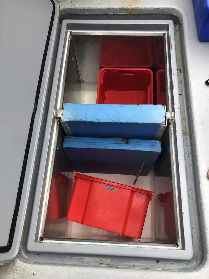 Kapal penelitian untuk dijual