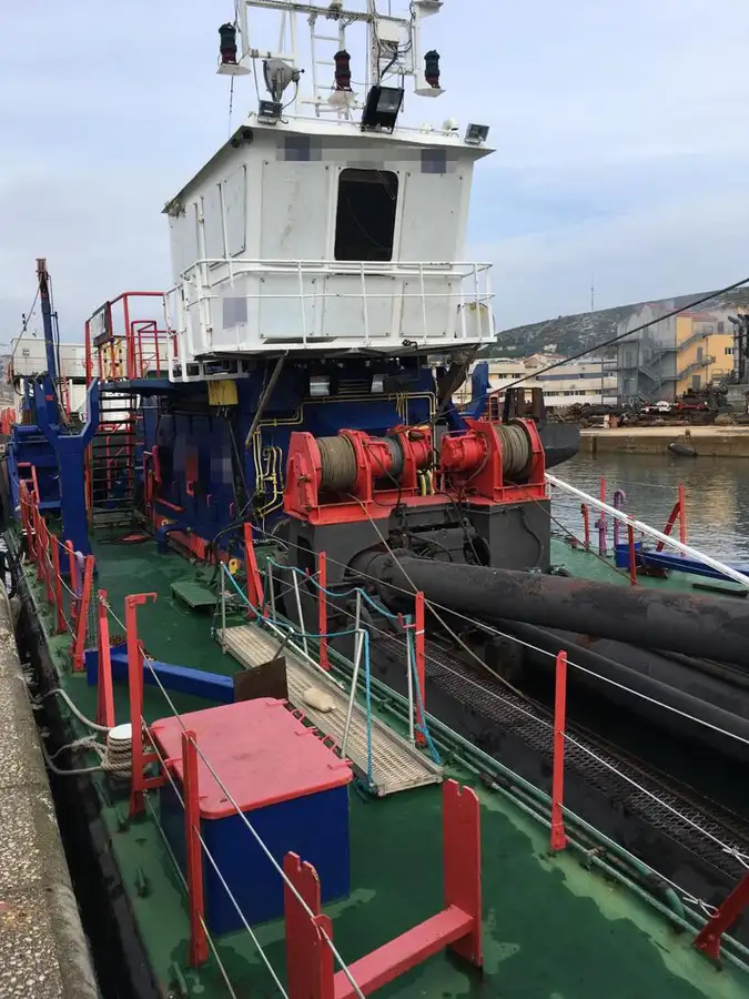 Kapal keruk untuk dijual