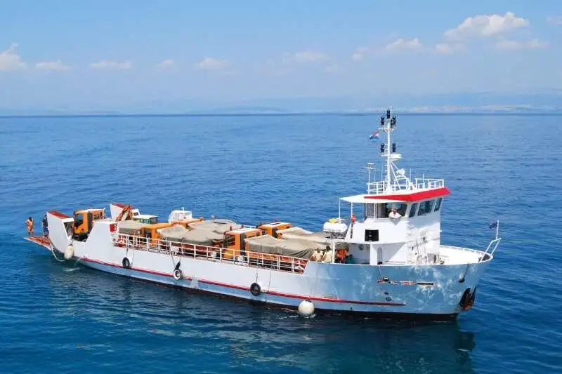 Kapal kontainer untuk dijual