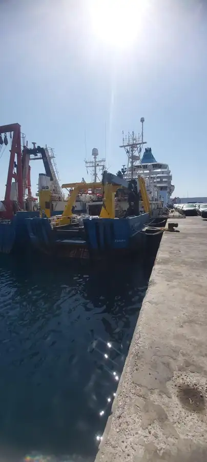 Kapal penelitian untuk dijual
