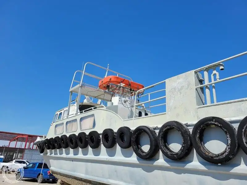 Kapal kru untuk dijual
