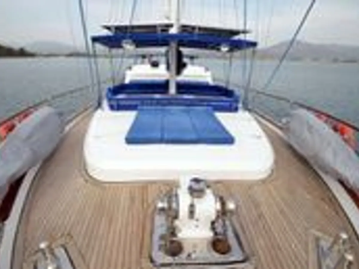 Yacht untuk dijual