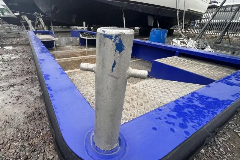 Kapal feri untuk dijual