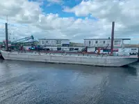 Kapal penarik dijual