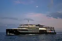 Kapal pesiar-feri untuk dijual