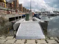 Kapal kontainer untuk dijual
