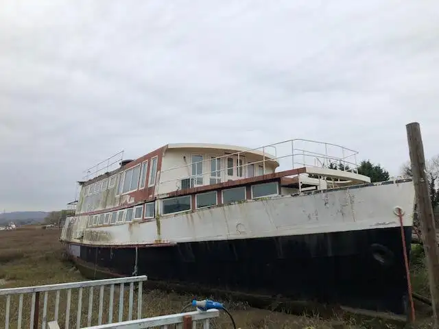 Kapal feri untuk dijual