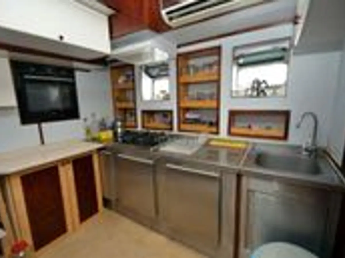 Yacht untuk dijual
