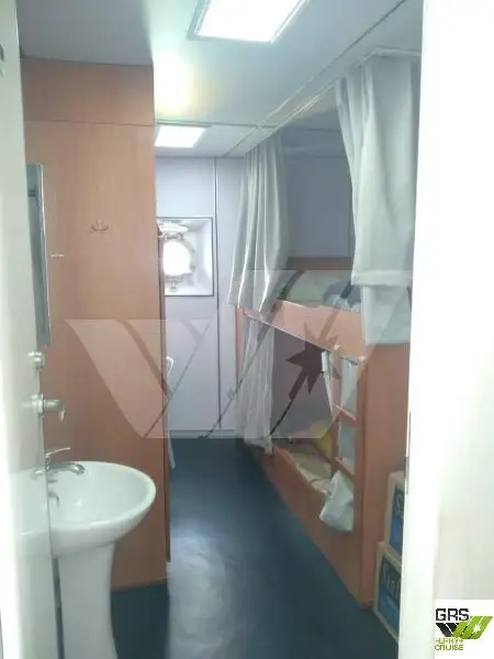 Kapal pendarat, tank untuk dijual