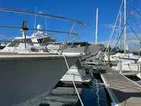 Kapal penelitian untuk dijual