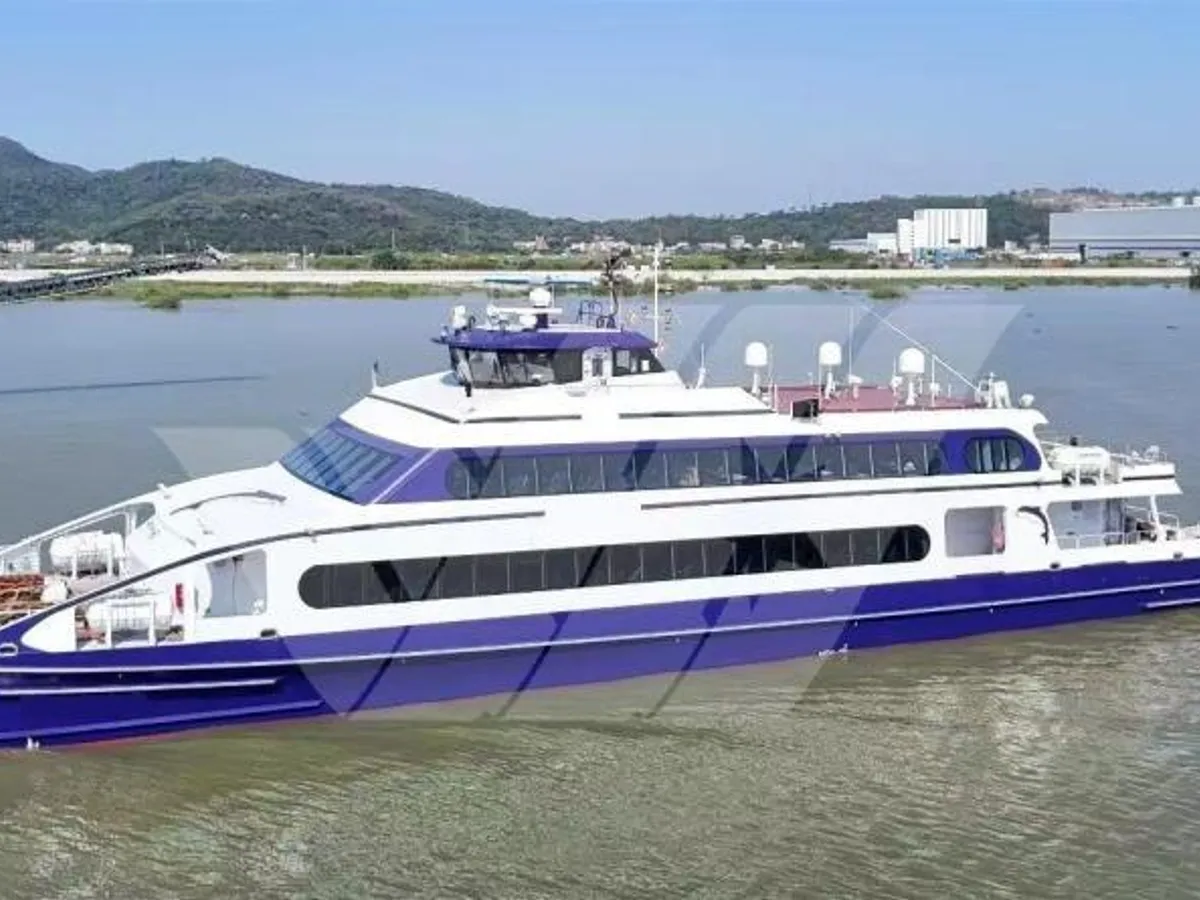 Kapal feri untuk dijual
