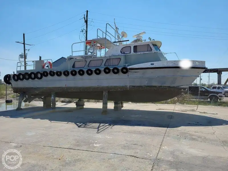 Kapal kru untuk dijual