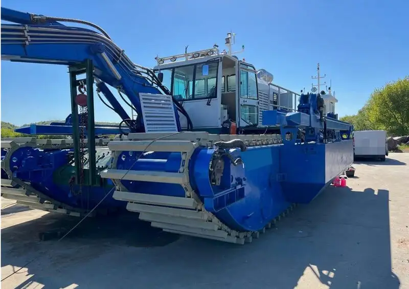 Kapal keruk untuk dijual