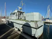 Kapal patroli untuk dijual