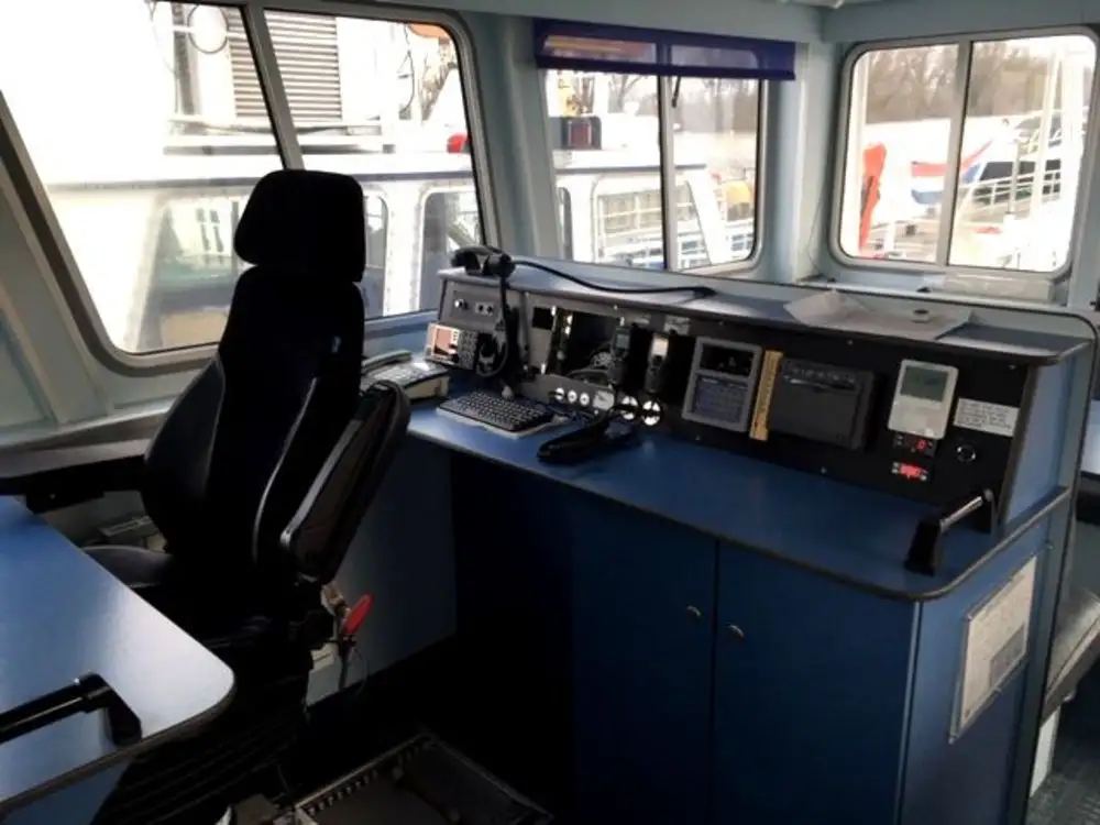 Kapal patroli untuk dijual