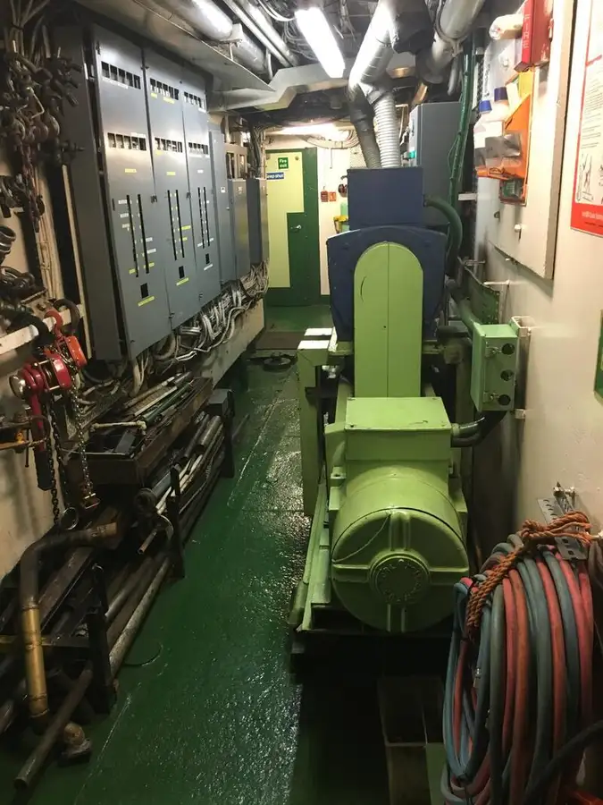 Kapal penelitian untuk dijual