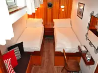 Hotel terapung untuk dijual