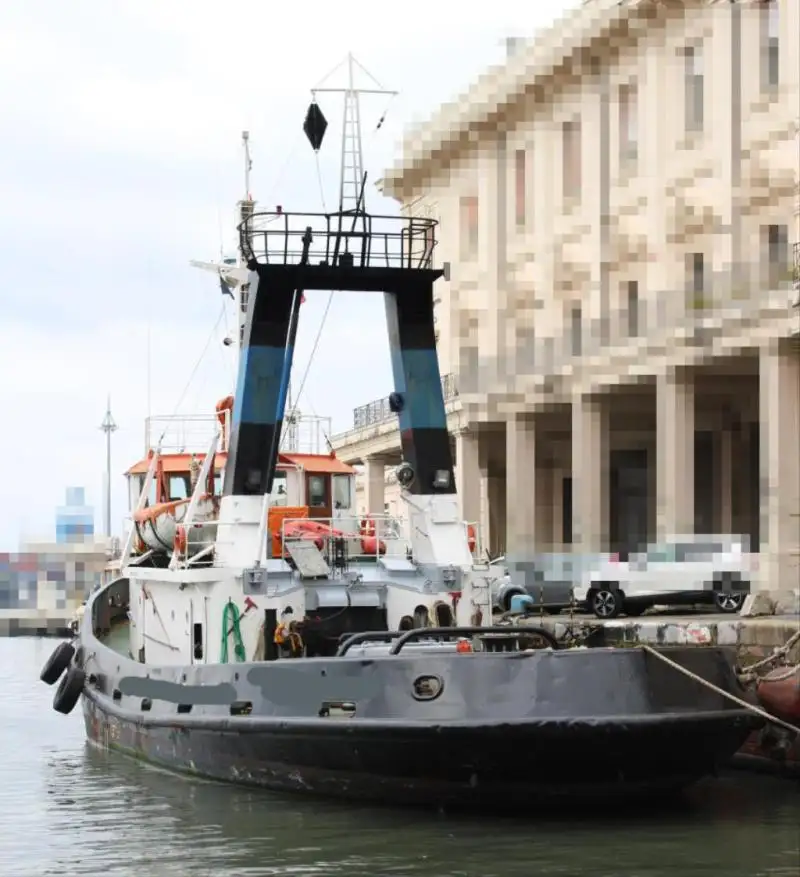 Kapal tunda untuk dijual