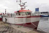 Kapal pengangkut ikan hidup untuk dijual