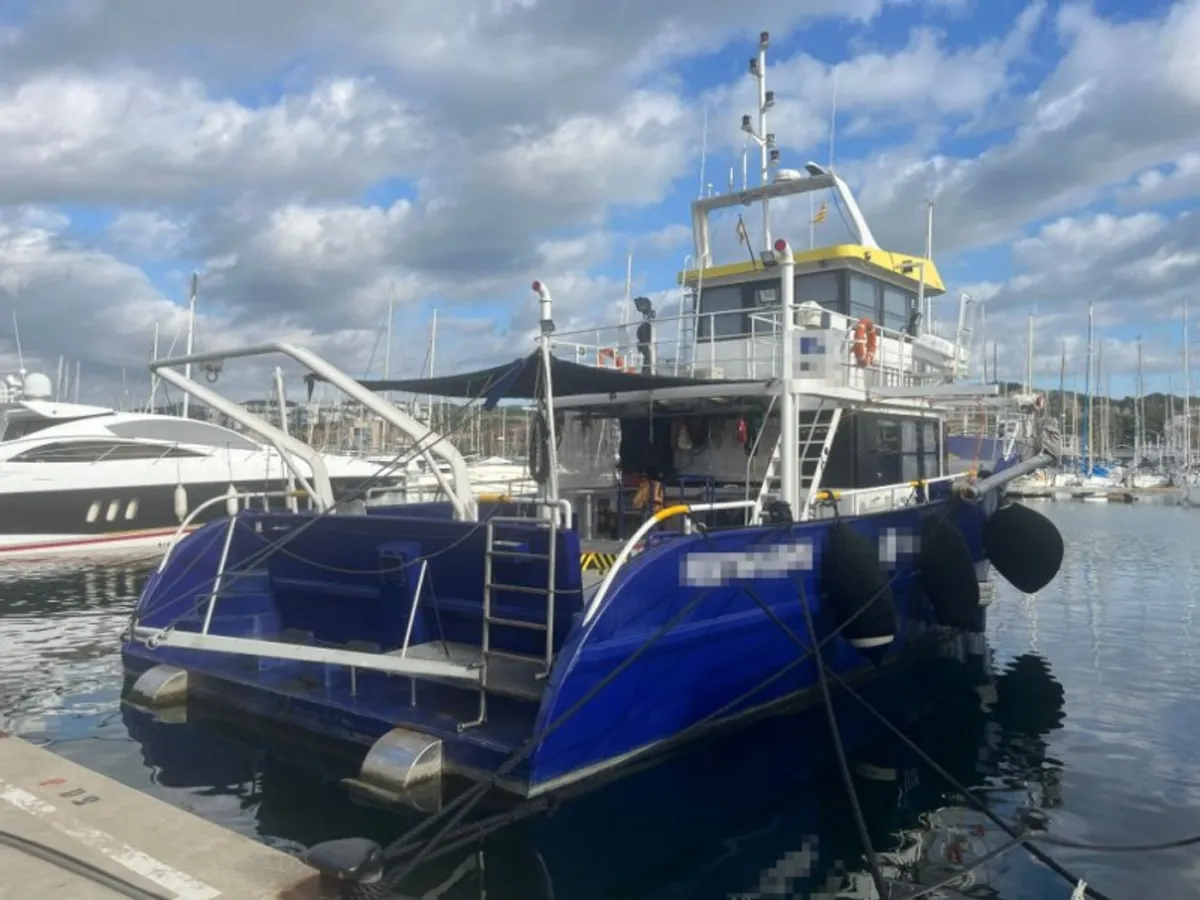 Kapal survei untuk dijual