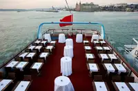 Kapal restoran untuk dijual