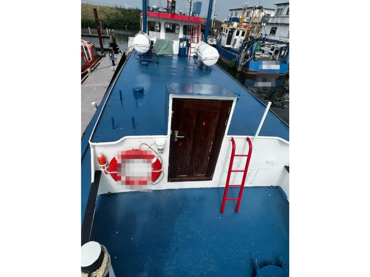 Kapal patroli untuk dijual