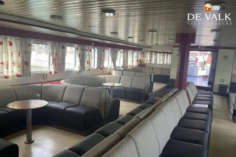 Kapal feri untuk dijual