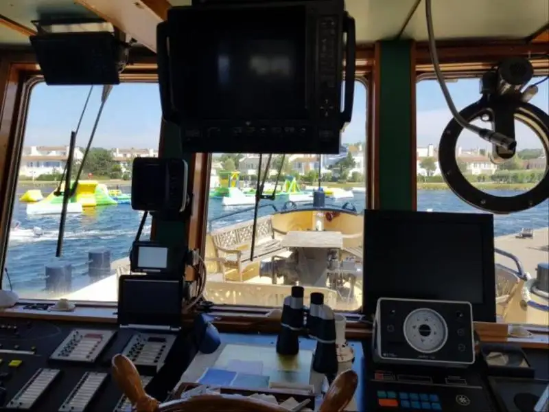 Kapal patroli untuk dijual