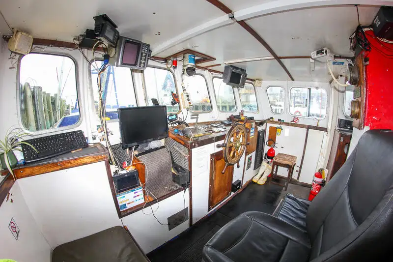 Kapal pengangkut LNG untuk dijual