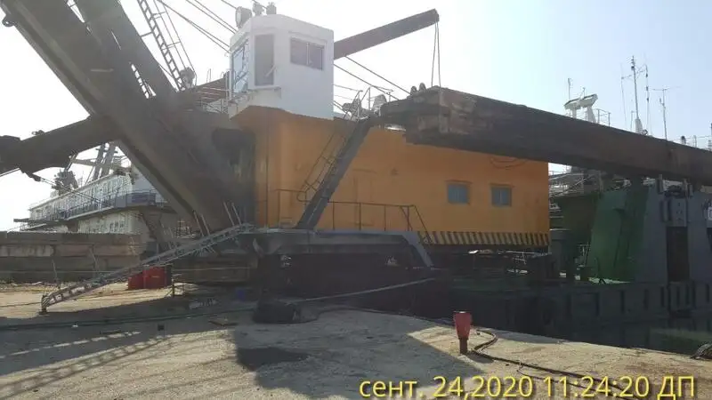 Kapal keruk untuk dijual