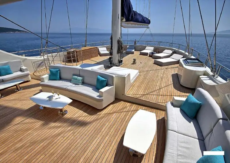 Yacht untuk dijual