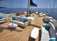 Yacht untuk dijual