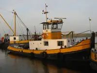 Kapal penarik dijual