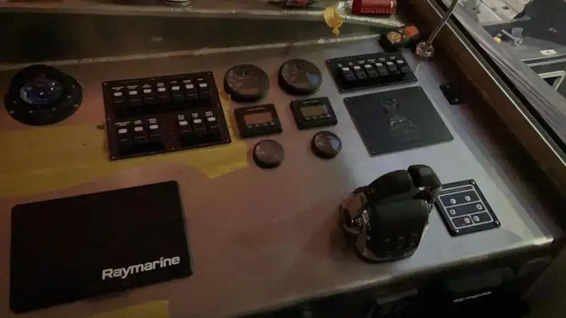 Kapal penyelamat untuk dijual