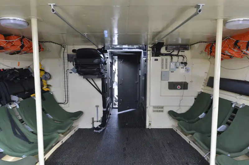 Kapal angkatan laut / militer untuk dijual