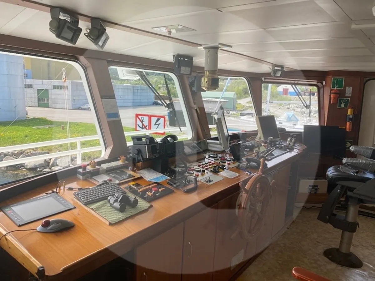 Kapal survei untuk dijual