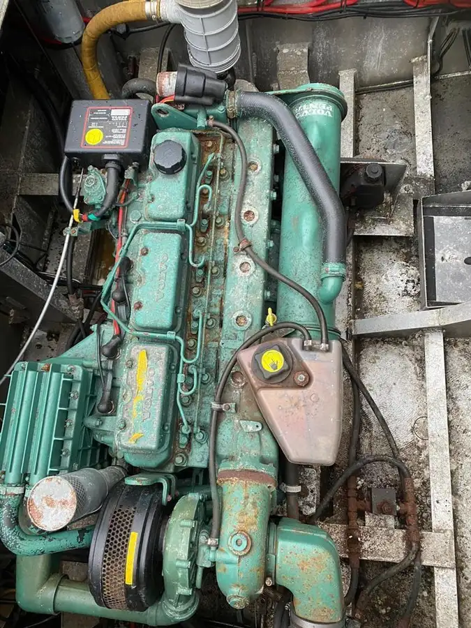 Kapal pengangkut LNG untuk dijual