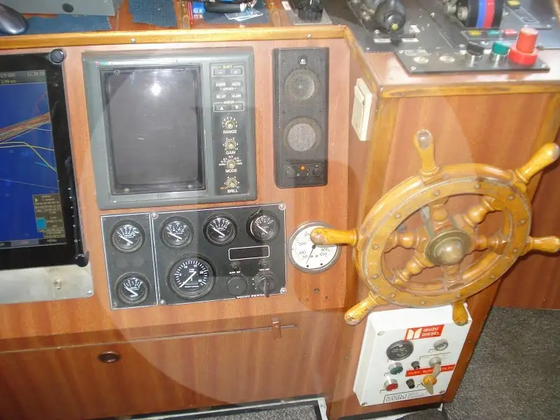 Kapal pengangkut ikan hidup untuk dijual