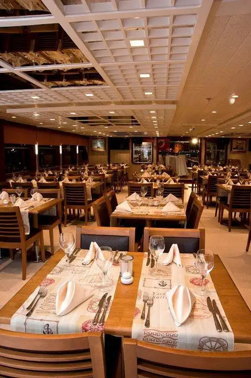 Kapal restoran untuk dijual