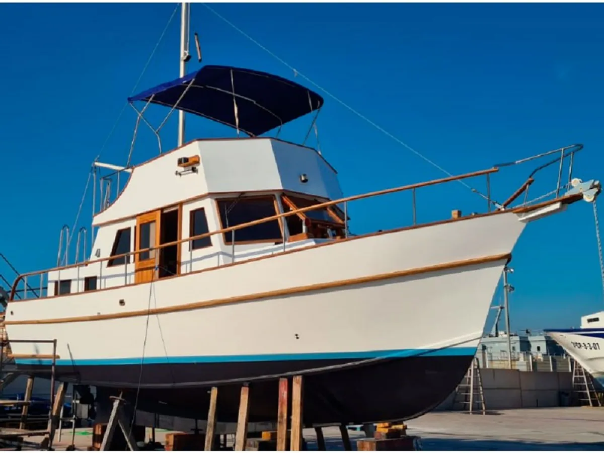 Yacht untuk dijual